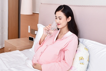 孕期出现宫缩需警惕，尤其在非孕晚期