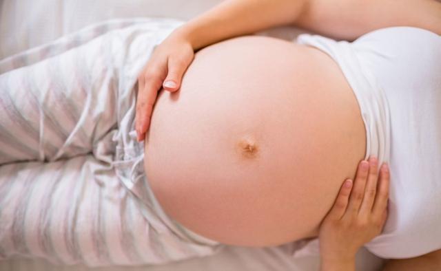 什么样的孕妇容易发生羊水栓塞？剖腹产能避免羊水栓塞吗？